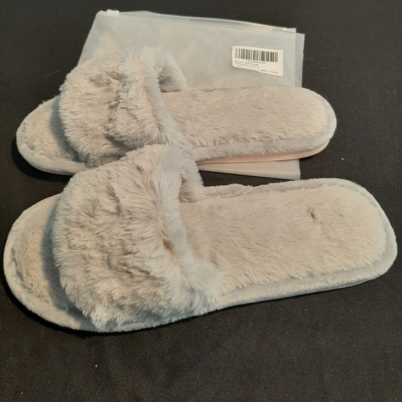 Quoco deals bear slippers